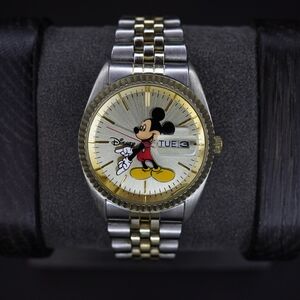 AUTHENTIC DISNEY MICKEY MOUSE MENS STAINLESS/GOLD BRACELET DAY/DATE WATCH MCK339